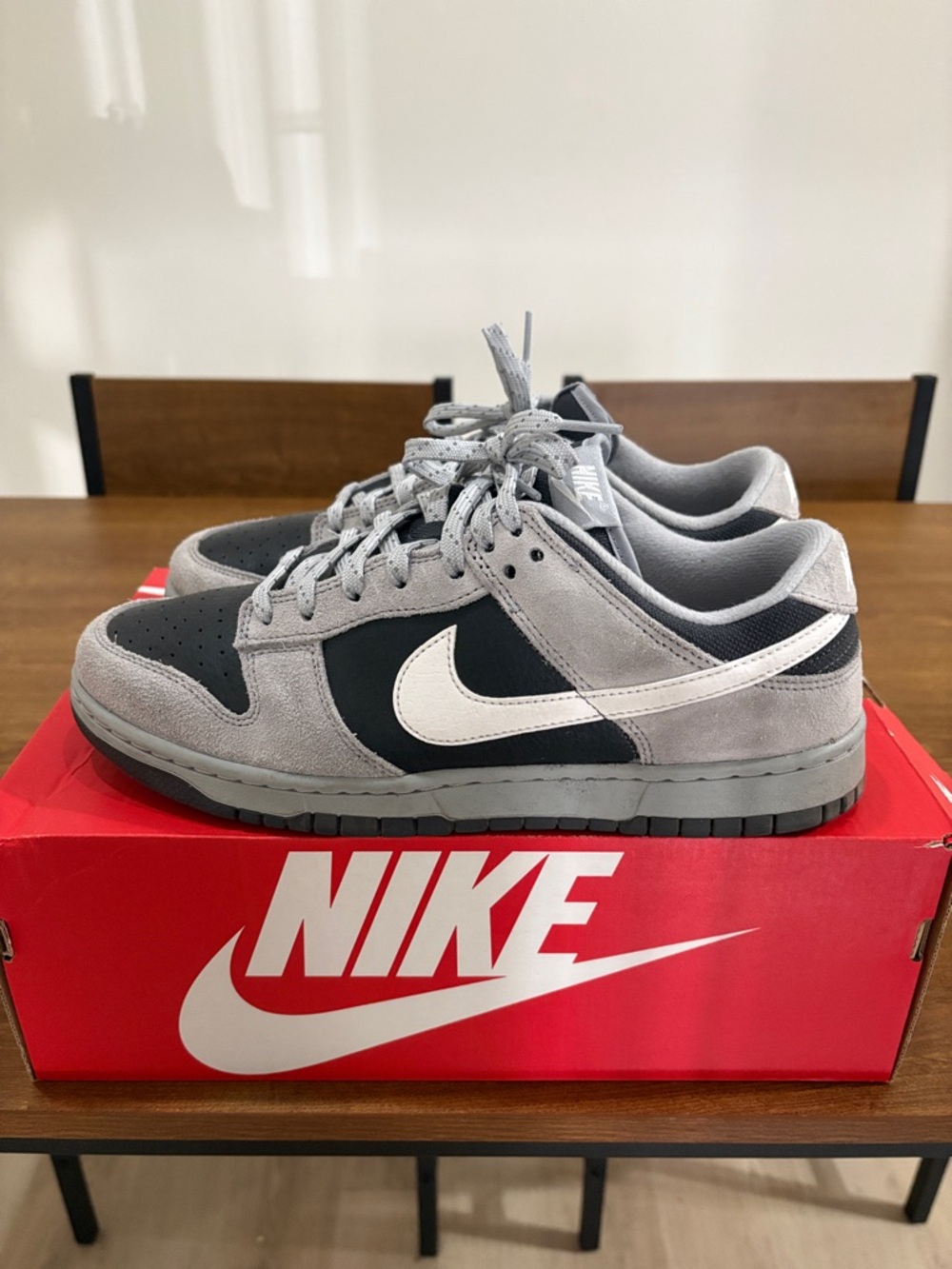 Nike Men’s Gray and Black Low-Top Sneakers with White Swoosh